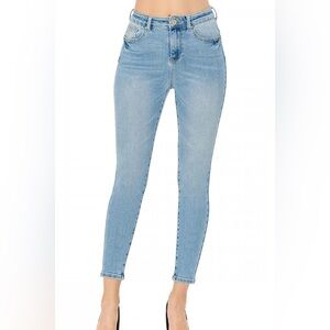 Butt lifting Wax Jean Women's Light Blue distressed Skinny Jeans size 3 NWOT